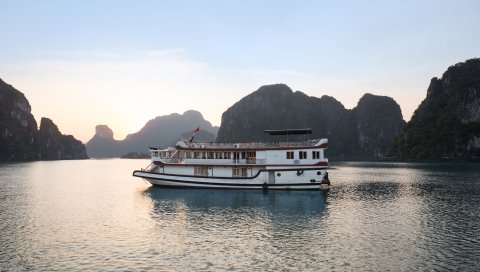 vietnam-local-bus-standard-3-stars-cruise