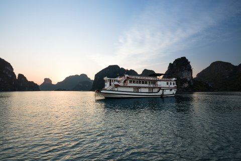 vietnam-local-bus-standard-3-stars-cruise
